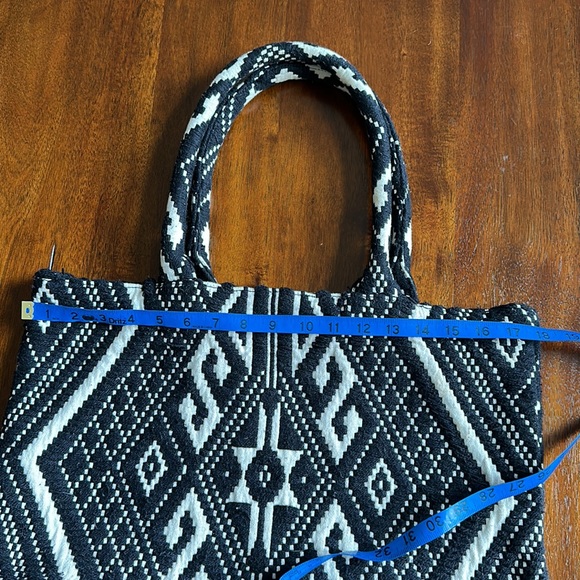 Loft Textured Bag Southwest Inspired Pattern - Picture 2 of 8